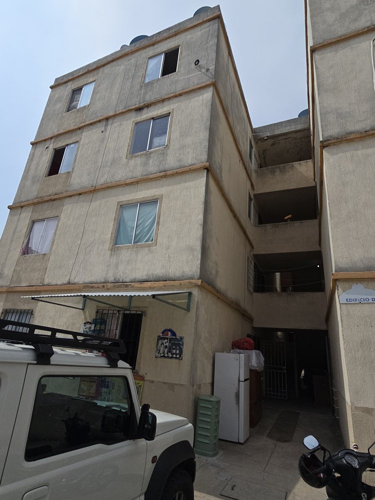 Edificio deteriorado sin habitar